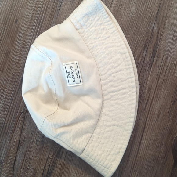 Small Beige bucket hat - Picture 1 of 1